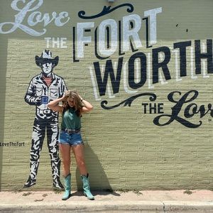 Meet your Posher, Lexi